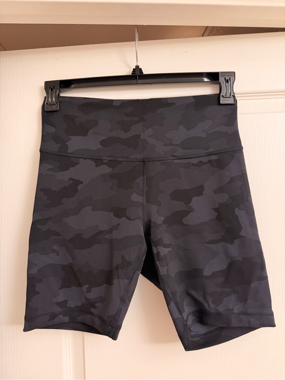 lululemon athletica Women's Wunder Train 6” Black Camo Bike Shorts